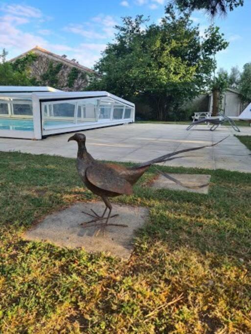 Gite 2-4 Couchages Situe Dans Un Magnifique Jardin Saint-Vivien  Exteriör bild